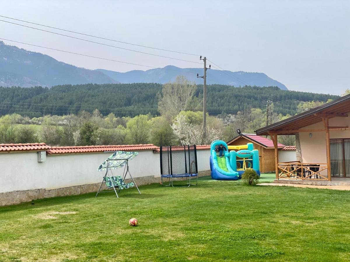 Къщи За Гости “Планински Рай” Mountain Paradise Resilovo Exterior photo